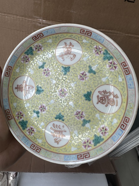 古玩陶瓷黃地粉彩萬(wàn)壽無(wú)疆盤(pán)拍賣，當(dāng)前價(jià)格1500元
