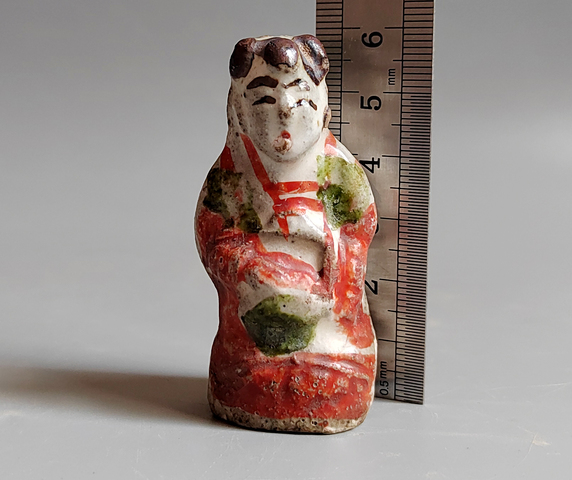 古玩陶瓷金元八義窯紅綠彩童子塑像拍賣(mài),當(dāng)前價(jià)格888元
