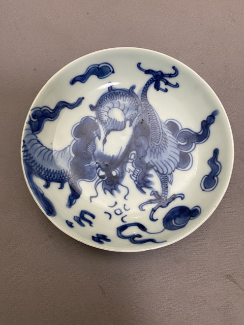 青花過(guò)墻龍紋盤(pán)拍賣(mài)，當(dāng)前價(jià)格5660元