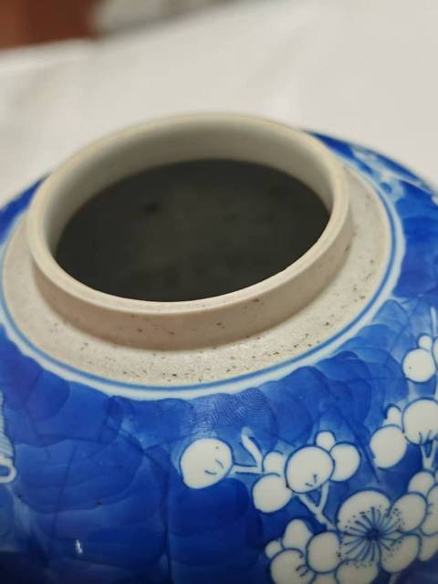 古玩陶瓷青花留白冰梅紋罐拍賣,當前價格2500元