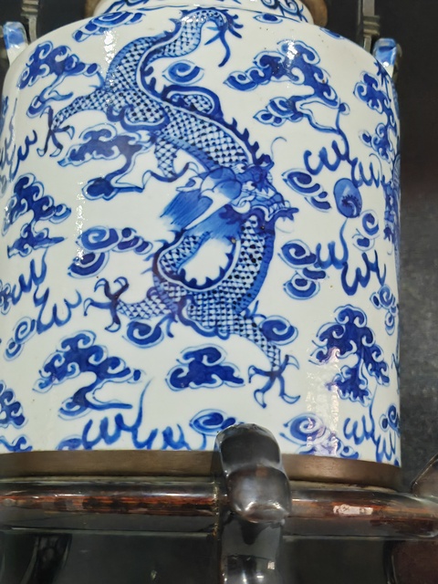 古玩陶瓷清光緒青花云龍趕珠紋提梁壺真品鑒賞圖