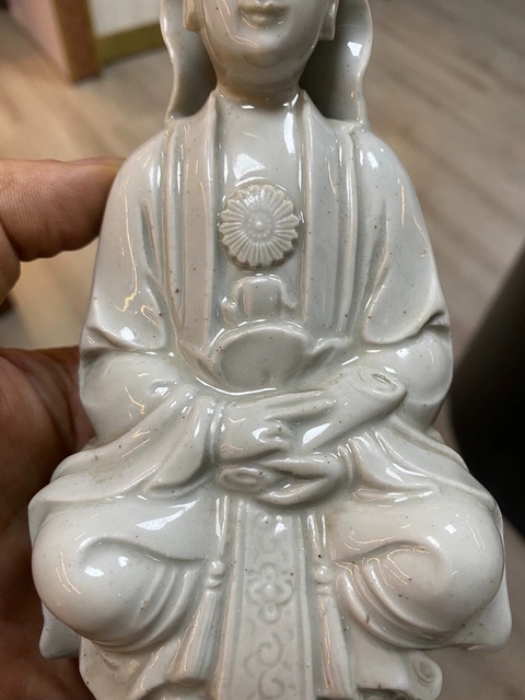 古玩陶瓷德化白瓷觀音菩薩造像真品鑒賞圖