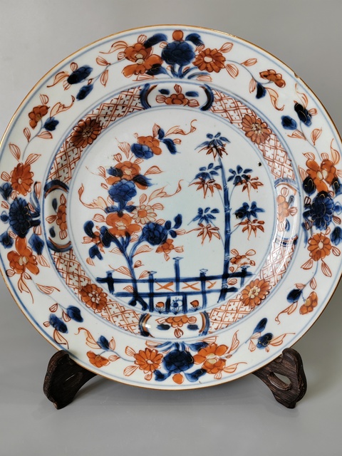 古玩陶瓷青花礬紅花卉紋盤真品鑒賞圖