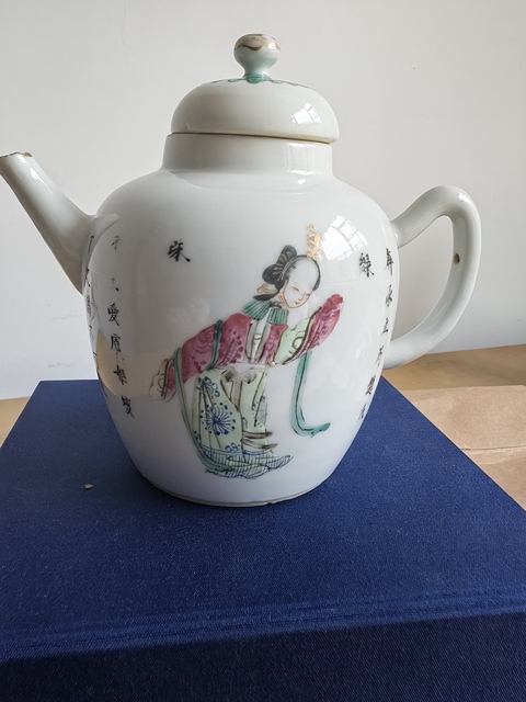 古玩陶瓷無雙譜粉彩執(zhí)壺真品鑒賞圖