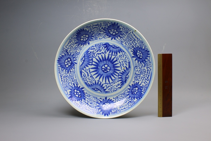 古玩陶瓷清中早期·青花線描太陽花紋盤拍賣,當前價格780元