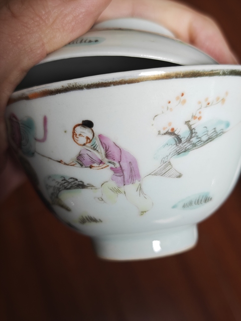 古玩陶瓷粉彩人物故事紋蓋碗真品鑒賞圖