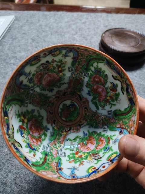 古玩陶瓷花鳥蝶紋廣彩碗真品鑒賞圖