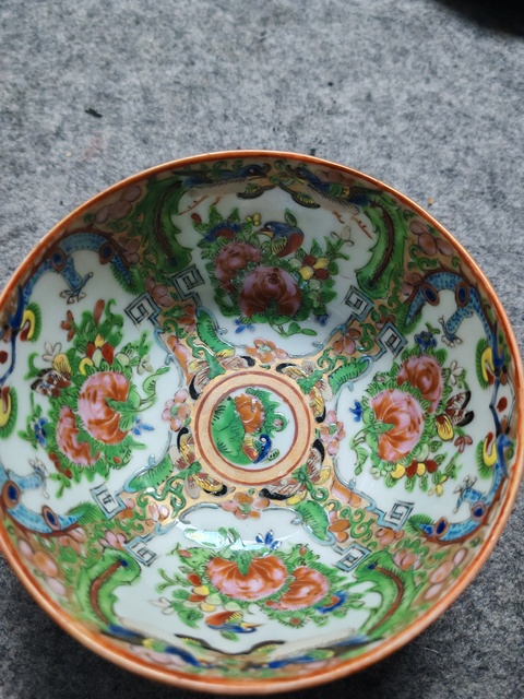 古玩陶瓷花鳥蝶紋廣彩碗真品鑒賞圖