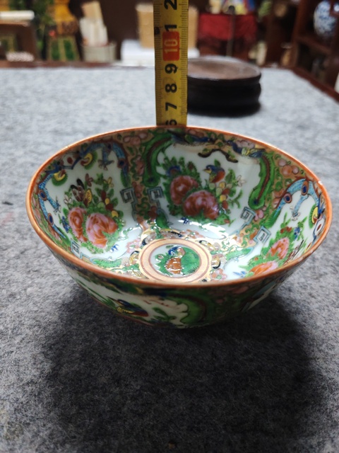 古玩陶瓷花鳥蝶紋廣彩碗真品鑒賞圖