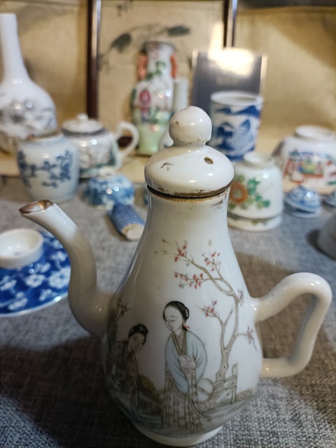 古玩陶瓷民國粉彩桃花美女圖茶壺拍賣,當前價格5888元