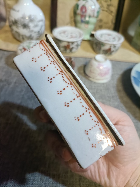 古玩陶瓷民國墨彩礬紅萬字紋蓋盒拍賣,當(dāng)前價(jià)格2888元