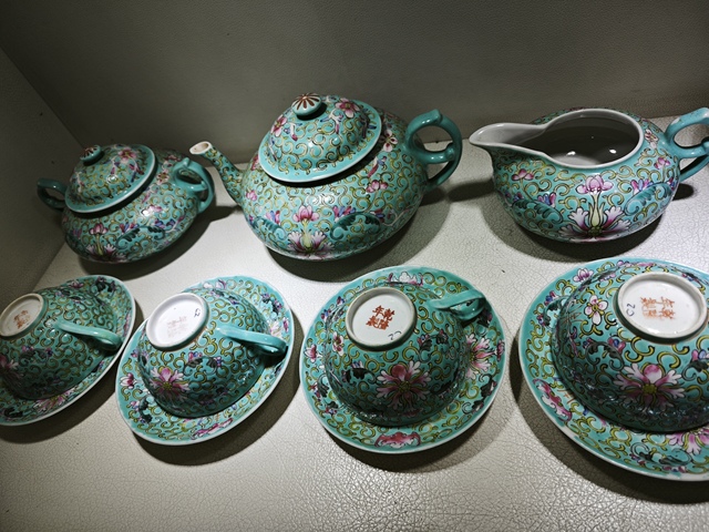 古玩陶瓷民國松石綠地寶相花茶具真品鑒賞圖