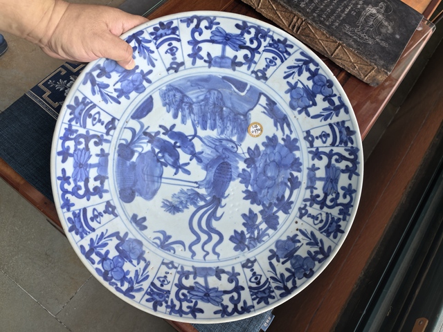 古玩陶瓷明晚期·青花鳳凰牡丹紋大盤拍賣,當(dāng)前價(jià)格13600元