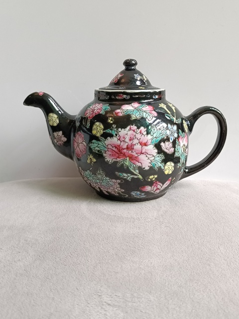 古玩陶瓷墨地粉彩花卉紋茶壺拍賣,當前價格355元