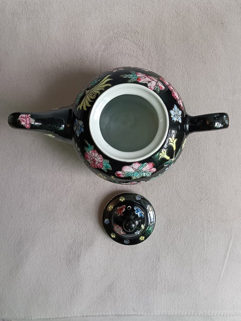 古玩陶瓷墨地粉彩花卉紋茶壺拍賣,當前價格355元