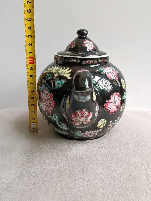 古玩陶瓷墨地粉彩花卉紋茶壺拍賣,當前價格355元