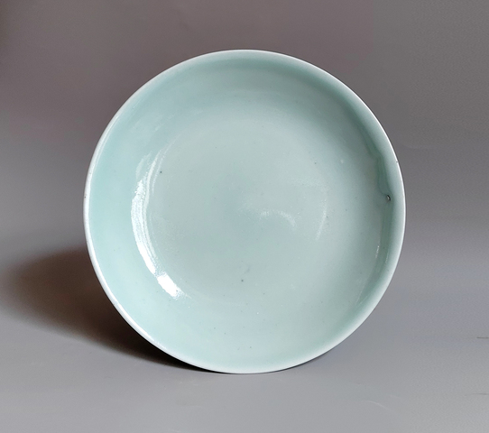 古玩陶瓷清代中期豆青釉盤拍賣,當前價格200元