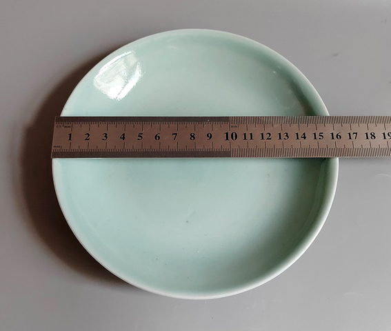 古玩陶瓷清代中期豆青釉盤拍賣,當前價格200元