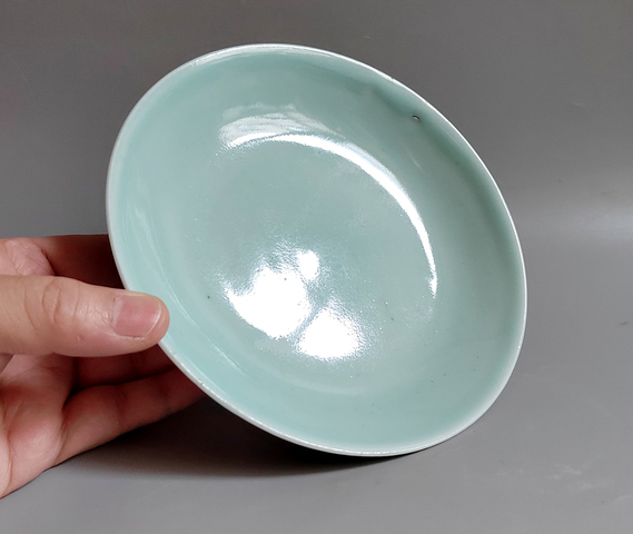 古玩陶瓷清代中期豆青釉盤拍賣,當前價格200元