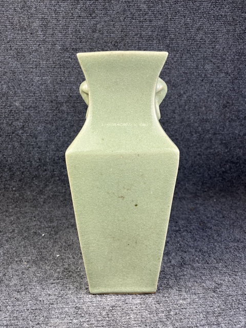 古玩陶瓷象耳銜環四方瓶拍賣,當前價格7999元