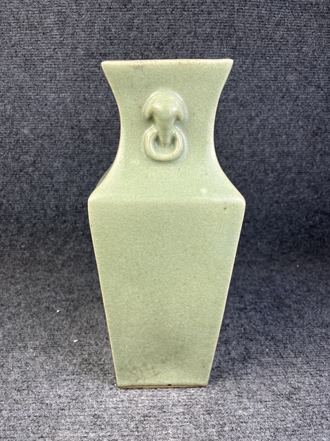 古玩陶瓷象耳銜環四方瓶拍賣,當前價格7999元