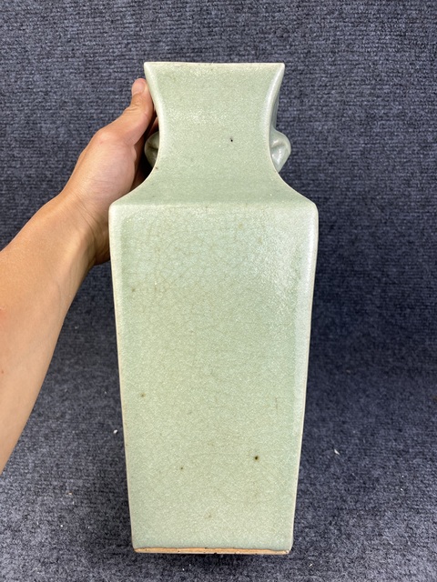 古玩陶瓷象耳銜環四方瓶拍賣,當前價格7999元