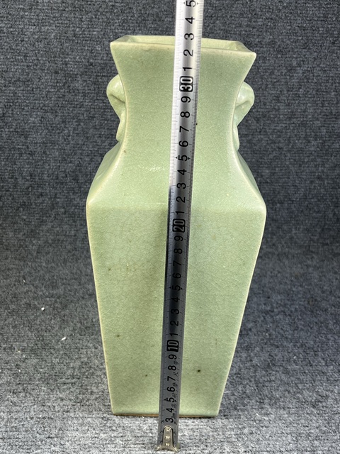 古玩陶瓷象耳銜環四方瓶拍賣,當前價格7999元