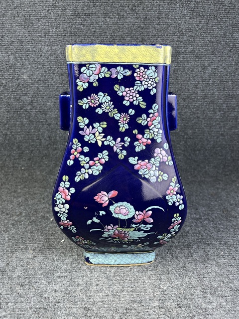 古玩陶瓷霽藍釉加彩花卉紋貫耳瓶拍賣，當前價格12888元