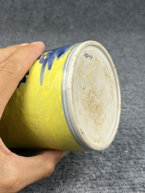 古玩陶瓷青花加彩洞石牡丹紋筆筒拍賣,當前價格2588元