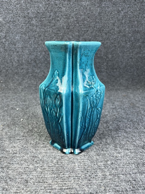 古玩陶瓷孔雀藍釉暗刻花卉紋雙聯瓶真品鑒賞圖