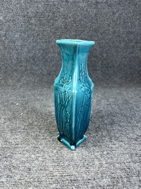 古玩陶瓷孔雀藍釉暗刻花卉紋雙聯瓶真品鑒賞圖