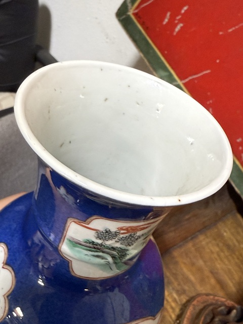 古玩陶瓷灑藍釉開光五彩觀音瓶真品鑒賞圖
