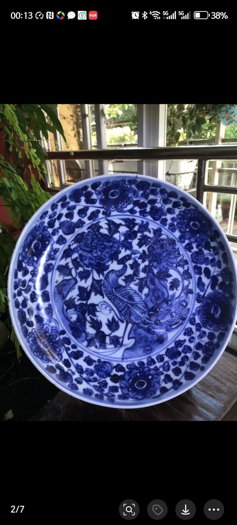古玩陶瓷明成化孔雀牡丹圖青花盤真品鑒賞圖