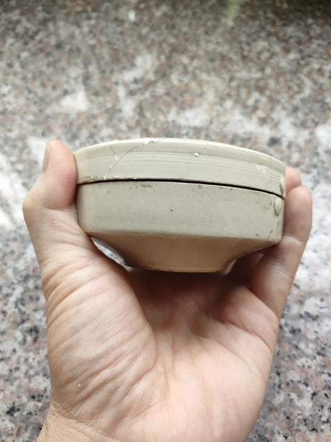 古玩陶瓷定窯白釉鼓釘蓋盒拍賣,當前價格2200元
