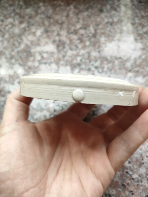 古玩陶瓷定窯白釉鼓釘蓋盒拍賣,當前價格2200元