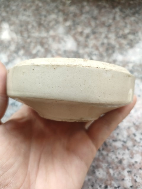 古玩陶瓷定窯白釉鼓釘蓋盒拍賣,當前價格2200元