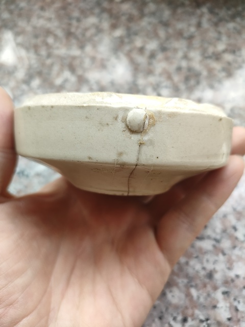 古玩陶瓷定窯白釉鼓釘蓋盒拍賣,當前價格2200元