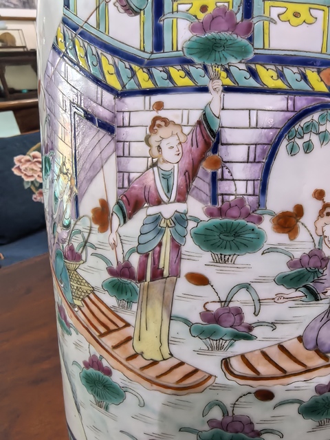 古玩陶瓷粉彩人物故事紋撇口瓶真品鑒賞圖