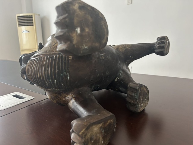 古玩銅器銅麒麟真品鑒賞圖