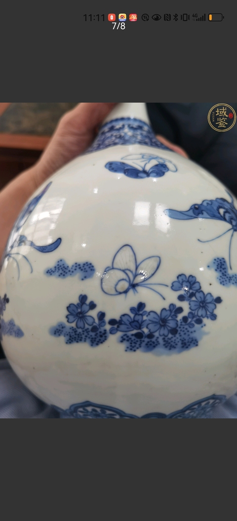 古玩陶瓷青花蝴蝶花卉紋膽瓶真品鑒賞圖