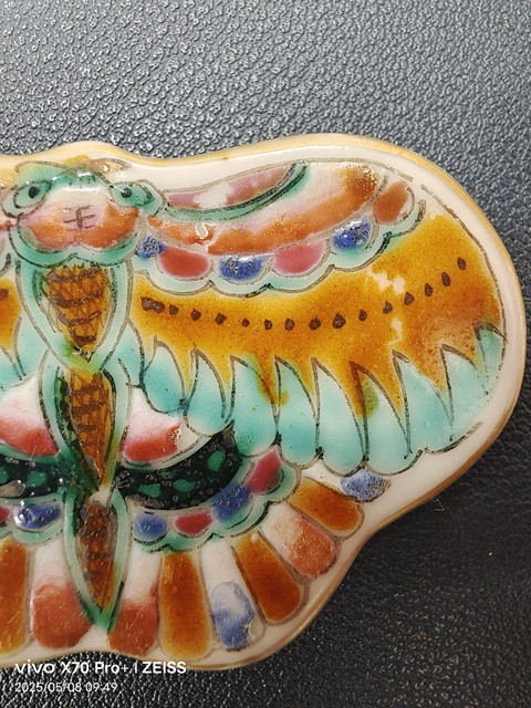 古玩陶瓷粉彩蝴蝶蓋盒真品鑒賞圖