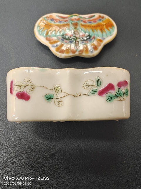 古玩陶瓷粉彩蝴蝶蓋盒真品鑒賞圖