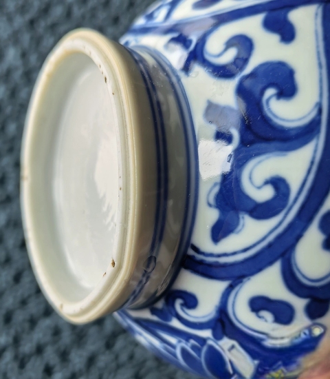 古玩陶瓷青花纏枝蓮紋弦紋瓶，疑似有修真品鑒賞圖