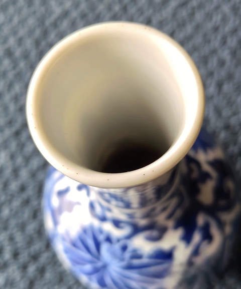 古玩陶瓷青花纏枝蓮紋弦紋瓶，疑似有修真品鑒賞圖