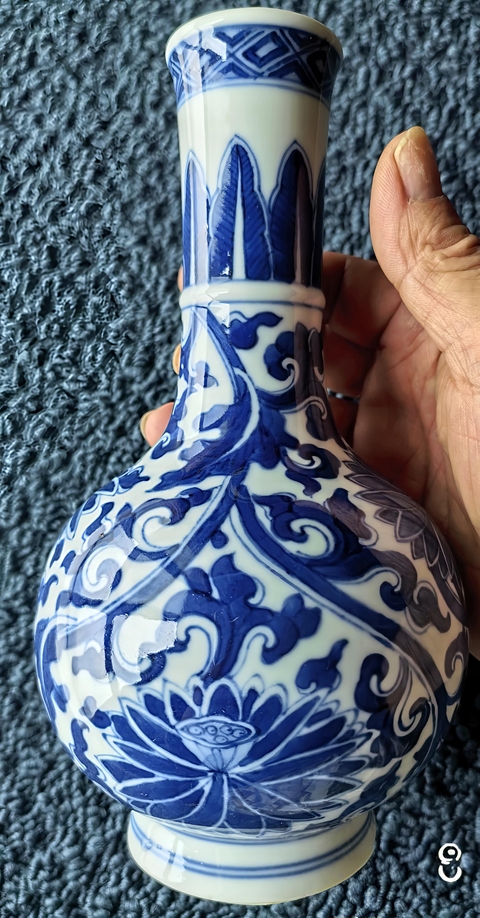 古玩陶瓷青花纏枝蓮紋弦紋瓶，疑似有修真品鑒賞圖