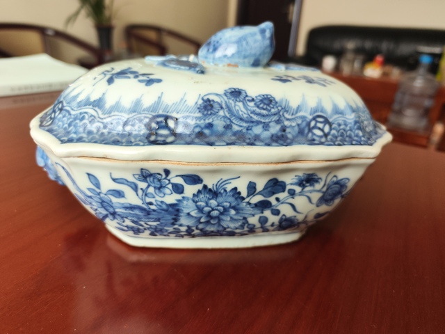 古玩陶瓷乾隆青花蓋鍋真品鑒賞圖