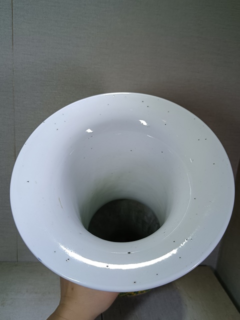 古玩陶瓷粉彩纏枝花卉開窗花鳥紋花觚一對真品鑒賞圖