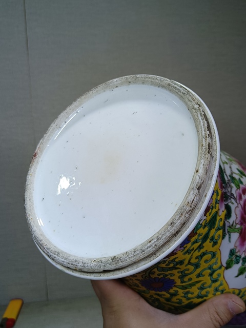 古玩陶瓷粉彩纏枝花卉開窗花鳥紋花觚一對真品鑒賞圖