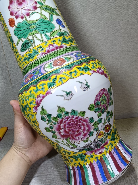 古玩陶瓷粉彩纏枝花卉開窗花鳥紋花觚一對真品鑒賞圖