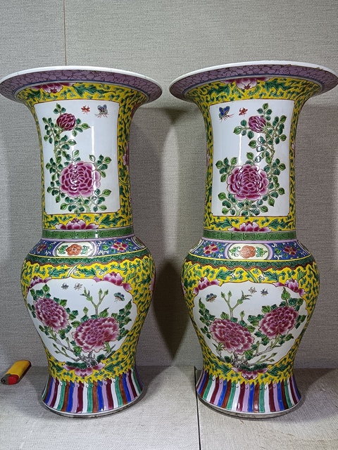 古玩陶瓷粉彩纏枝花卉開窗花鳥紋花觚一對真品鑒賞圖
